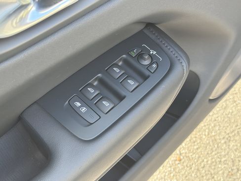 Certified 2025 Volvo XC60 B5 Plus image 15