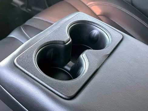 Used 2019 Jeep Cherokee Limited image 16