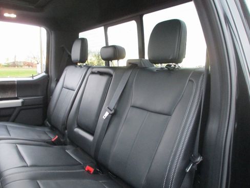 Used 2022 Ford F250 Lariat w/ Black Appearance Package image 22