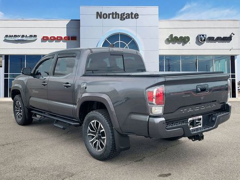 Used 2021 Toyota Tacoma TRD Sport w/ TRD Premium Sport Package AWD/4WD image 3