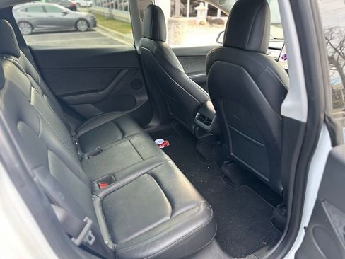 Used 2022 Tesla Model Y Long Range image 6