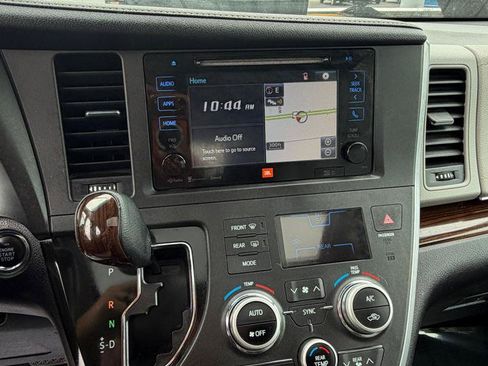 Used 2017 Toyota Sienna Limited FWD image 14