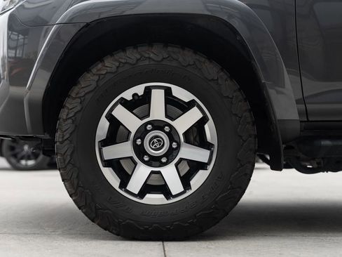 Used 2021 Toyota 4Runner TRD Off-Road AWD/4WD image 19
