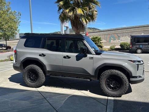 Used 2024 Lexus GX 550 image 5