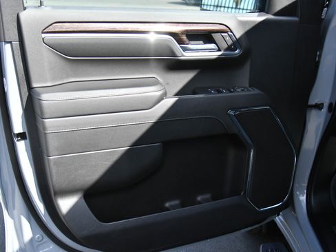 Used 2024 GMC Sierra 1500 Elevation w/ LPO, Elevation Black Package image 14