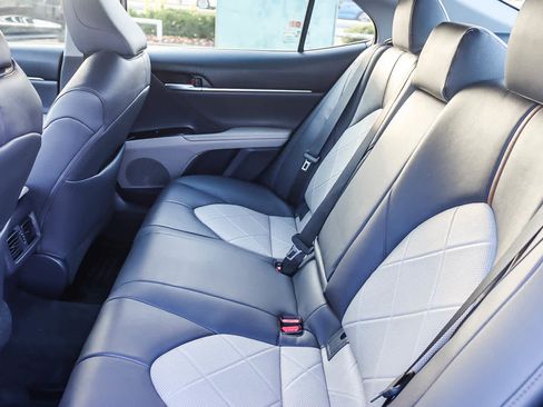 Used 2019 Toyota Camry XLE image 17