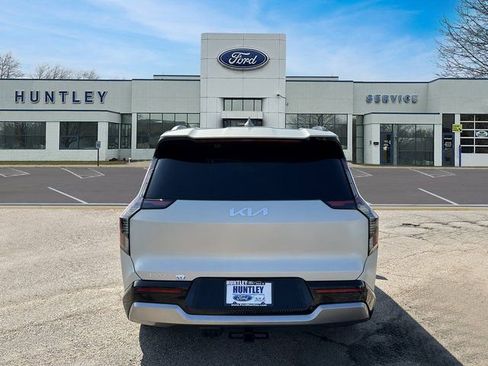 Used 2024 Kia EV9 Land image 5