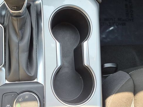 Used 2025 Chevrolet Blazer LT FWD image 23