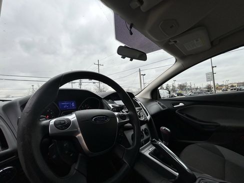 Used 2013 Ford Focus SE w/ SE Winter Pkg image 14