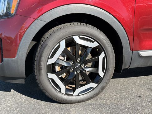 Used 2023 Kia Telluride EX w/ EX Captain's Chair Package FWD image 9