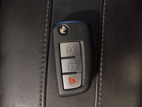 Used 2020 Nissan Rogue S FWD image 32