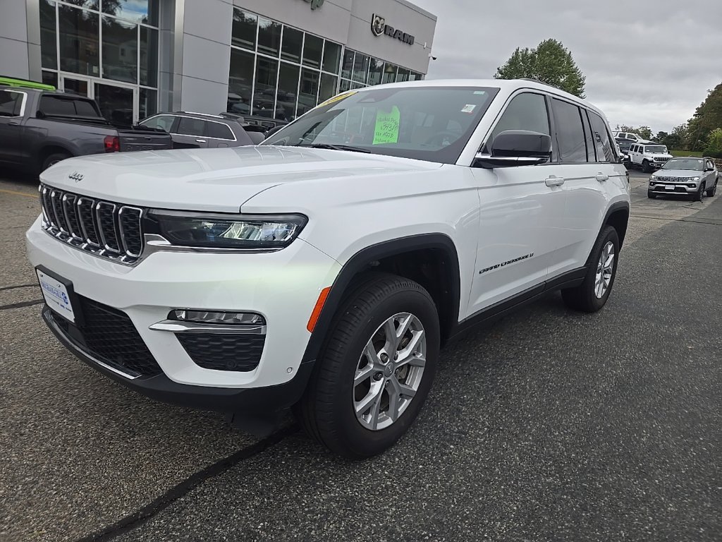 Certified 2024 Jeep Grand Cherokee Limited w/ Luxury Tech Group II AWD/4WD image 2