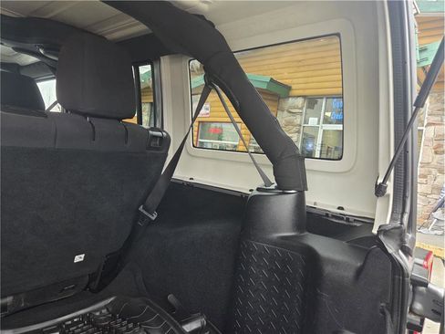 Used 2014 Jeep Wrangler Unlimited Sport w/ Connectivity Group image 28