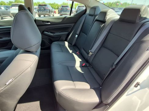 Used 2024 Nissan Altima 2.5 SL FWD image 7