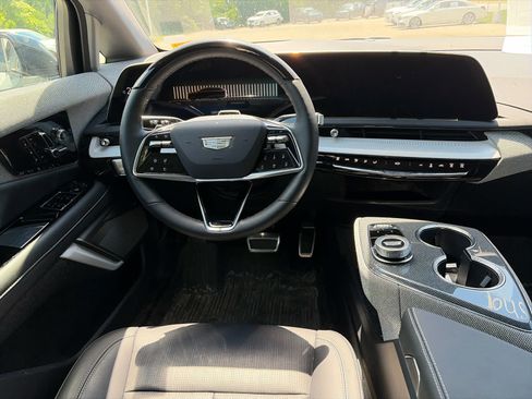 Certified 2025 Cadillac Optiq Sport 2 w/ LPO, Floor Liner Package AWD/4WD image 10