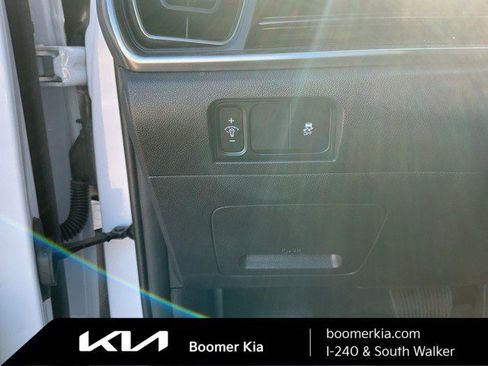 Certified 2025 Kia Sorento S w/ Panoramic Sunroof Package image 19