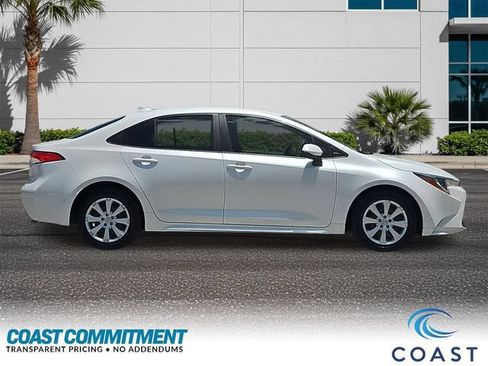 Used 2022 Toyota Corolla LE FWD image 5