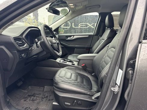 Used 2023 Ford Escape Platinum w/ Premium Technology Package AWD/4WD image 4