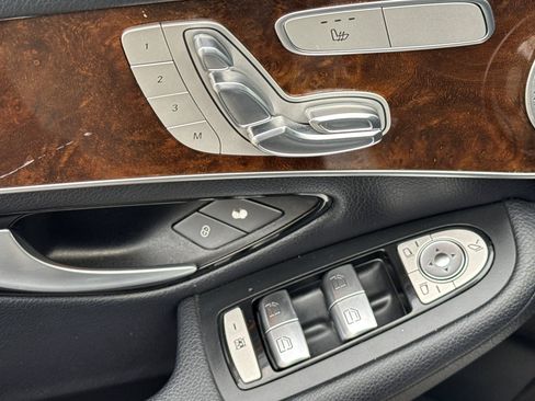 Used 2017 Mercedes-Benz GLC 300 4MATIC image 13