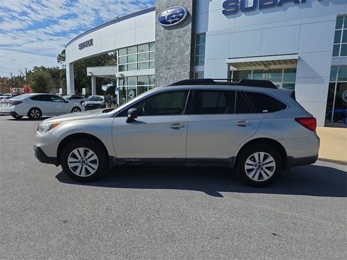 Used 2017 Subaru Outback 2.5i image 5