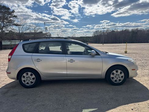 Used 2010 Hyundai Elantra SE w/ Popular Equipment Pkg 2 image 5