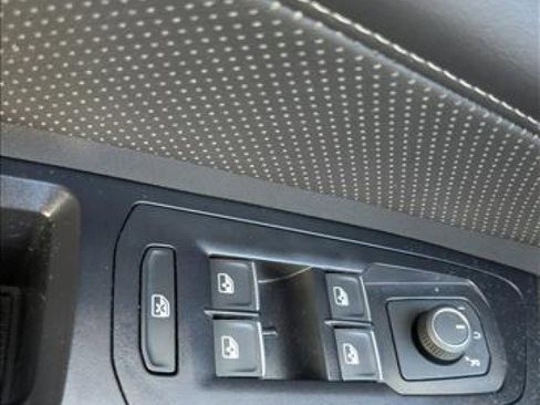 Used 2025 Volkswagen Atlas SE image 15