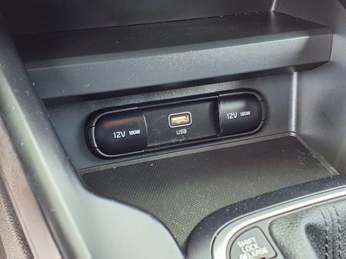 Used 2023 Kia Soul LX w/ Option Group 015 FWD image 11