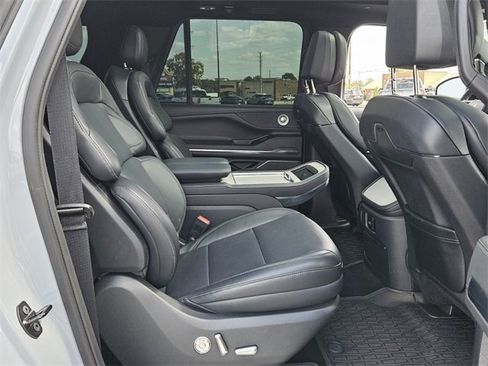 Used 2025 Lincoln Navigator L Reserve w/ Jet Appearance Package image 17