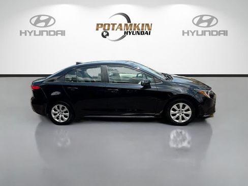 Used 2023 Toyota Corolla LE FWD image 4