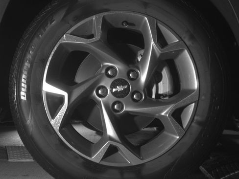 Used 2025 Chevrolet Trax LT FWD image 16