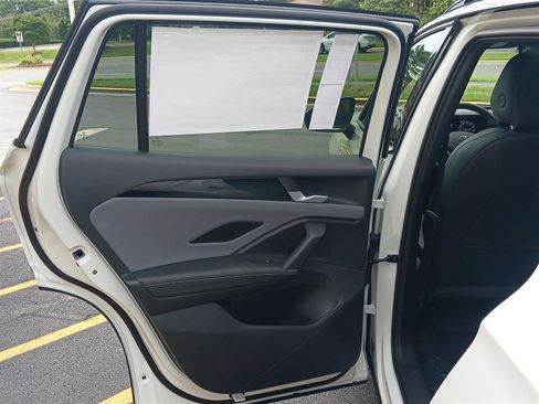 New 2025 Volkswagen Tiguan SE R-Line image 28