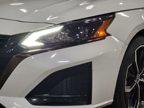 Used 2023 Nissan Altima 2.5 SR image 14