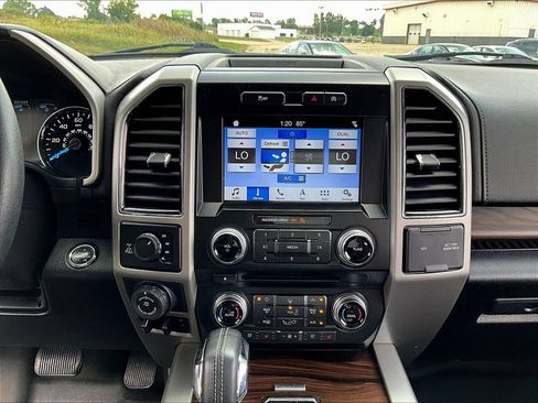 Used 2017 Ford F150 Lariat w/ Equipment Group 501A Mid AWD/4WD image 18