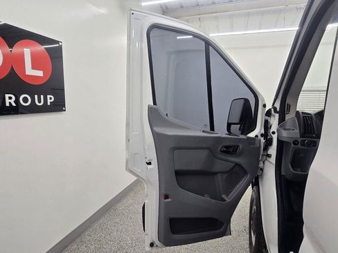 Used 2018 Ford Transit 250 148 Medium Roof RWD image 22