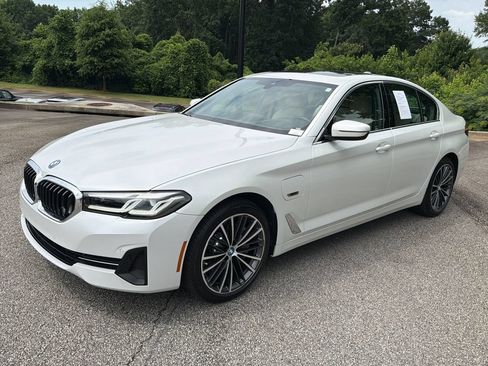 Used 2023 BMW 530e w/ Premium Package RWD image 3