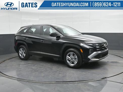 Used 2025 Hyundai Tucson SE image 4