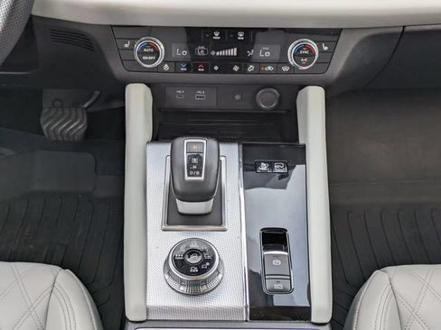 Used 2024 Mitsubishi Outlander SEL AWD/4WD image 19