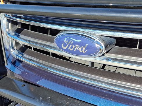 Used 2015 Ford Expedition XLT w/ Equipment Group 202A image 4