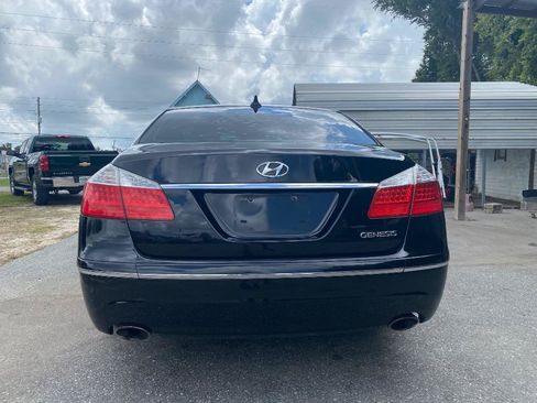 Used 2011 Hyundai Genesis 3.8 RWD image 9