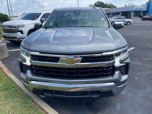 Used 2025 Chevrolet Silverado 1500 LT RWD image 2