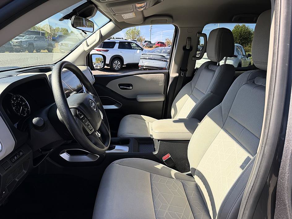 Used 2025 Nissan Frontier SV AWD/4WD image 17