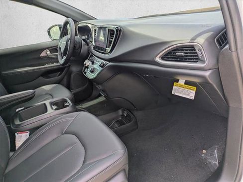 New 2026 Chrysler Voyager LX image 16