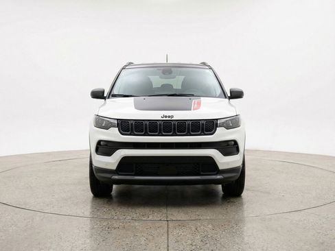 Used 2025 Jeep Compass Trailhawk AWD/4WD image 2