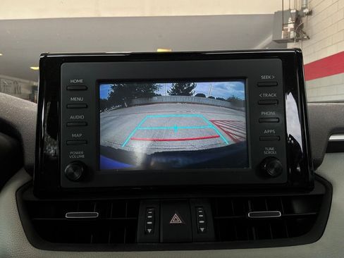 Used 2019 Toyota RAV4 XLE Premium FWD image 33
