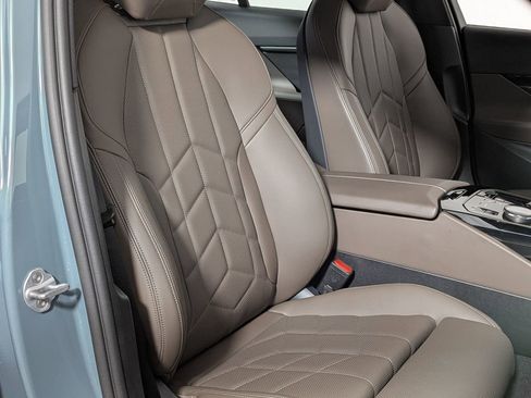 Used 2025 BMW 530i xDrive w/ Premium Package image 28