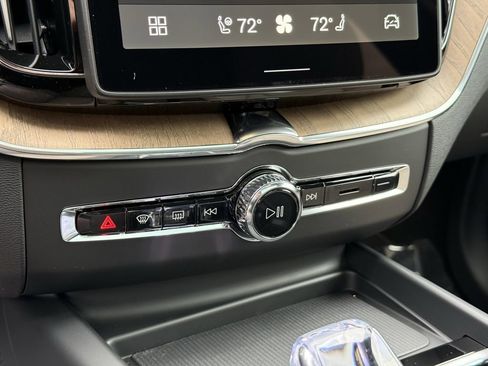 New 2026 Volvo XC60 B5 Core w/ Climate Package image 21
