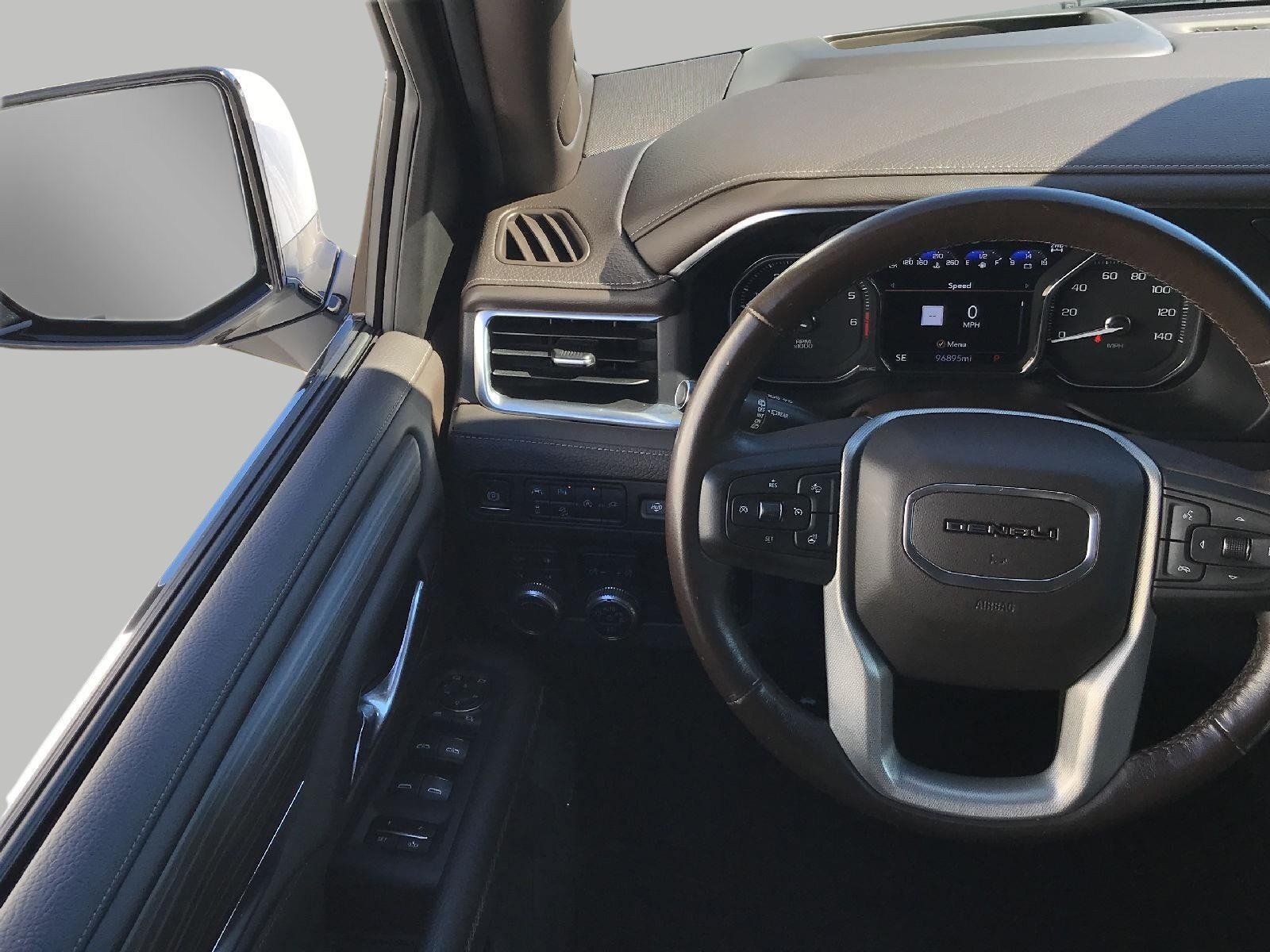 Used 2021 GMC Yukon XL Denali w/ Denali Premium Package AWD/4WD image 4