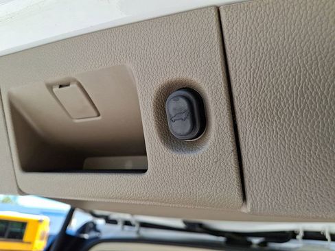 Used 2019 GMC Yukon SLT w/ Premium Edition AWD/4WD image 34