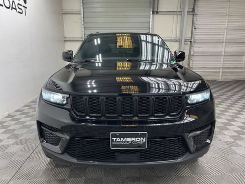 Used 2023 Jeep Grand Cherokee Altitude RWD image 9