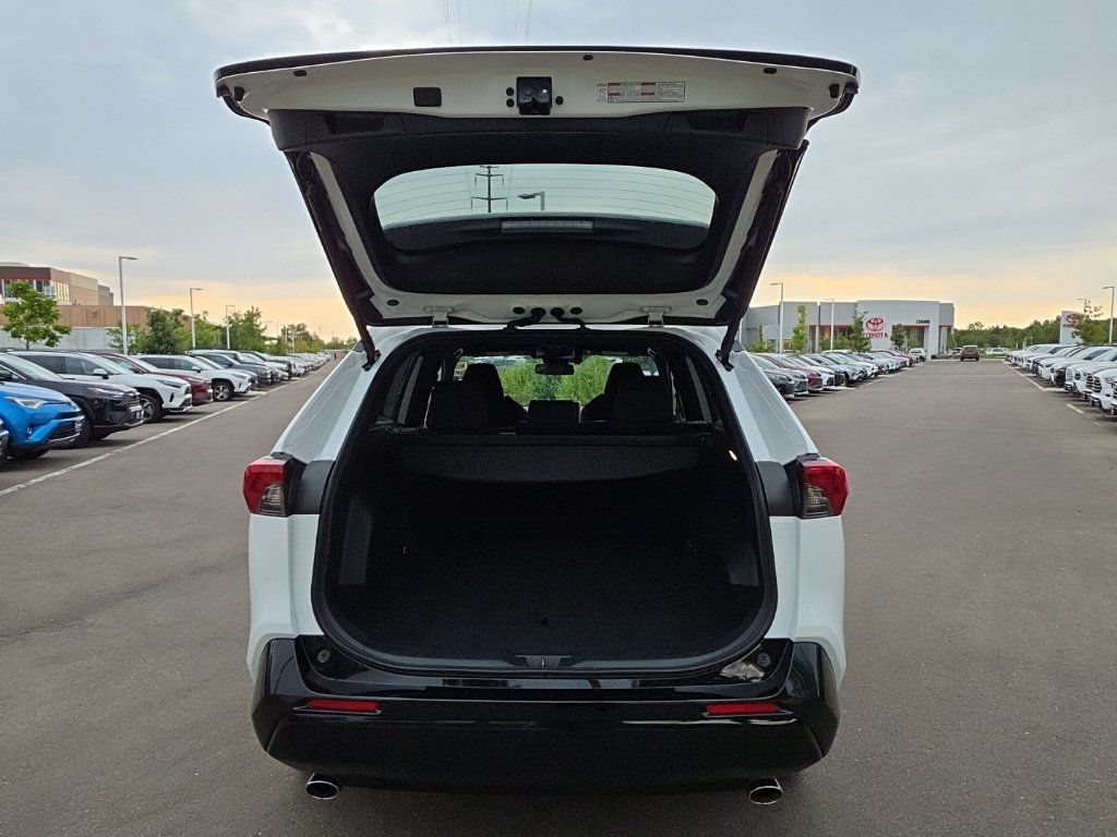 Used 2025 Toyota RAV4 SE AWD/4WD image 19